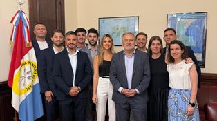 El senador subrayó la importancia de trabajar junto a las nuevas generaciones del sector empresarial.