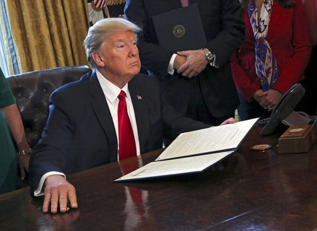 Una Corte de Apelaciones rechazó la moción de restaurar el decreto migratorio de Trump