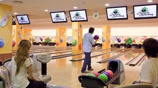 El Dragon Bowling también estuvo en el casino City Center desde su inauguración en 2009, con 14 pistas. Sobrevivió algo más que su hermano del Village, pero cerró pospandemia.