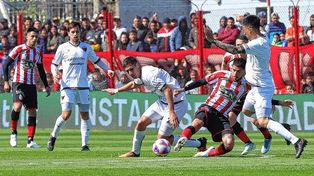 En 16 fechas, Colón fue dirigido por tres entrenadores y ninguno de ellos logró que el equipo jugara bien.