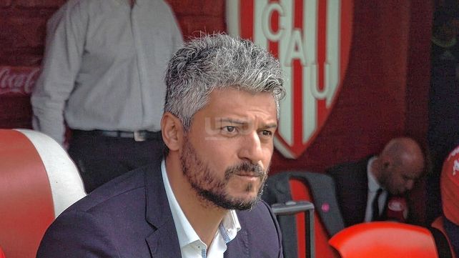 Gustavo Munúa podría imitar al Vasco Azconzábal y utilizar a Juan Carlos Portillo como volante central.