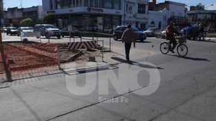 Sostienen que la grieta de Bulevar y Urquiza es una fisura superficial