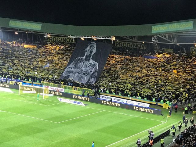 El emotivo homenaje de Nantes y Saint Etienne a Emiliano Sala