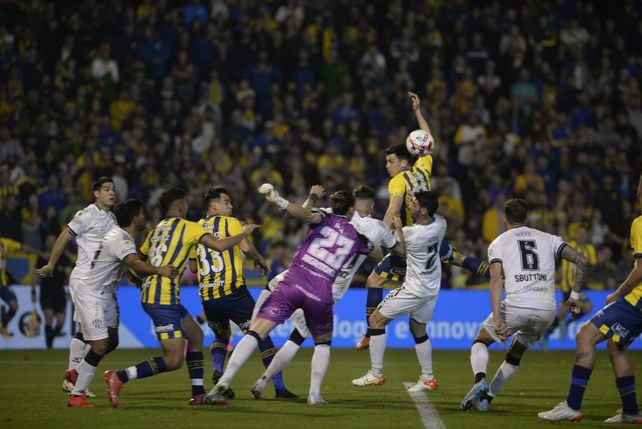 Central no estuvo a la altura y perdió ante un práctico Central Córdoba