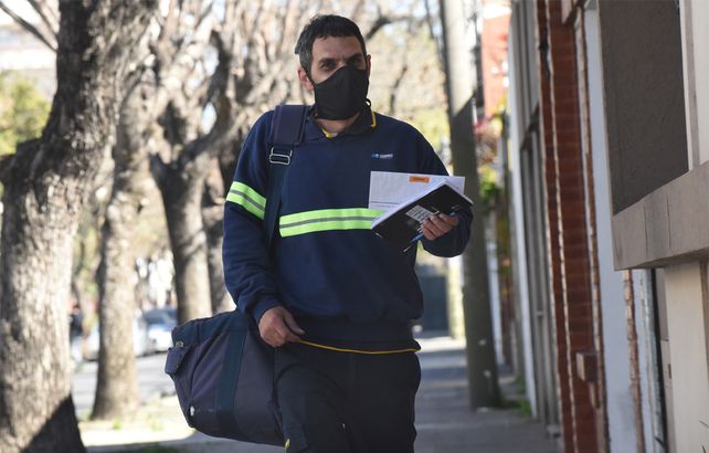 Hernán Arana celebró el Día del Cartero trabajando