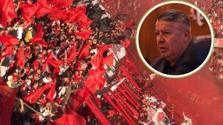 Enojo mayoritario de los hinchas de Colón por el apoyo a Claudio Tapia