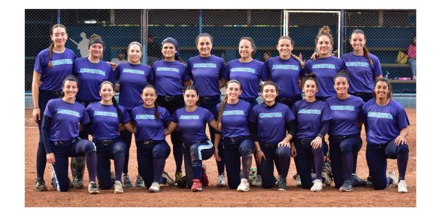 Las jugadoras del combinado de sóftbol en la concentración en Paraná.