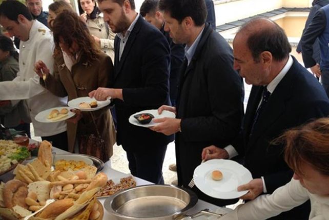 El banquete VIP en el Vaticano que enfureció al papa Francisco