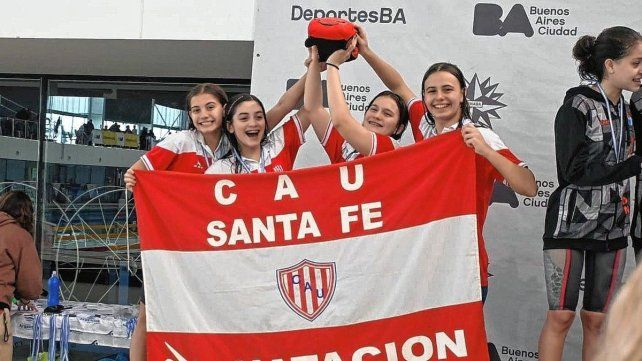Muy buena actuación de los nadadores santafesinos de Unión en los relevos. Muy buena actuación de los nadadores santafesinos de Unión en los relevos.