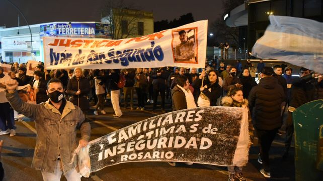 Marcha en Arroyito en reclamo de seguridad tras el crimen en la autopista