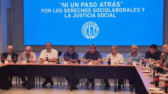 La CGT activa la maquinaria sindical ante la avanzada de Milei. 