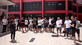 Los jugadores de Newells recorrieron las instalaciones en el Parque de la Independencia.