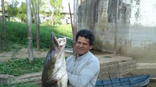 Pescó un surubí de 53 kg, lo tildaron de asesino y así respondió su hija