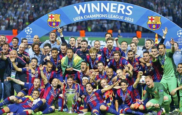 Todos con la Copa. Con Messi custodiándola y Mascherano a su derecha. Un festejo repetido de este Barcelona