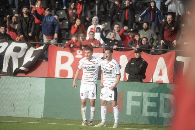 Newells derrotó 2 a 0 a Lanús y volvió al triunfo tras 8 partidos