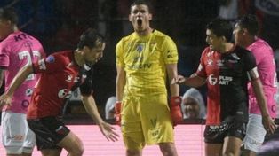 Col&oacute;n sigue de cerca el reclamo de T&eacute;cnico Universitario a Jorge Pinos.