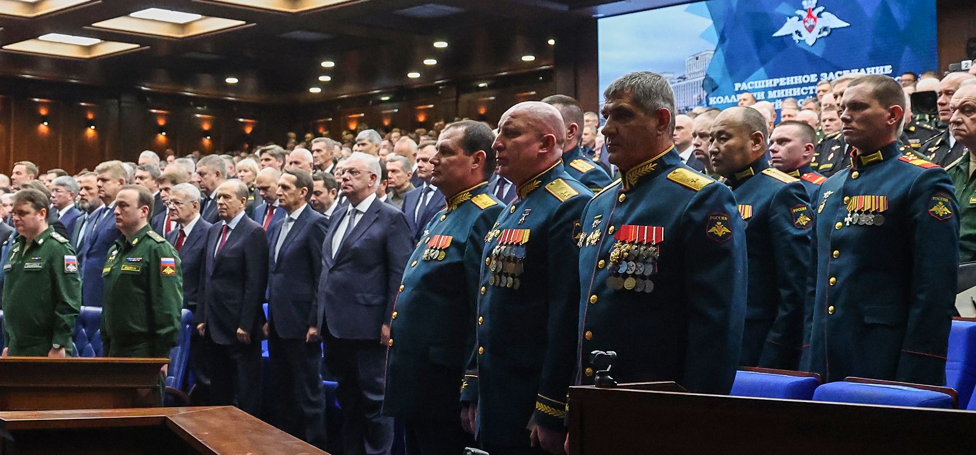Tropas rusas participan en un minuto de silencio durante la reunión anual de la junta directiva del Ministerio de Defensa en Moscú, el miércoles 17 de diciembre de 2025. (Alexander Kazakov/Sputnik, Kremlin Pool Photo vía AP) Tropas rusas participan en un minuto de silencio durante la reunión anual de la junta directiva del Ministerio de Defensa en Moscú, el miércoles 17 de diciembre de 2025. (Alexander Kazakov/Sputnik, Kremlin Pool Photo vía AP)