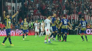 Los jugadores de Central inician el festejo alocado en el Coloso, tas el triunfo en el clásico.