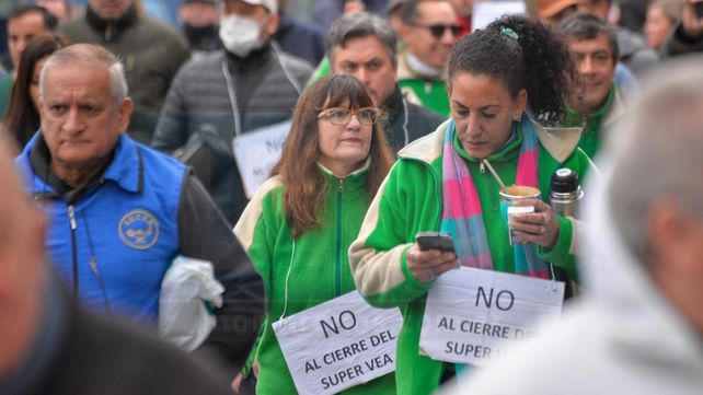 https://www.unoentrerios.com.ar/la-provincia/plaza-vea-sigue-el-acampe-trabajadores-el-cierre-n2727775.html?utm_source=dlvr.it&utm_medium=facebook