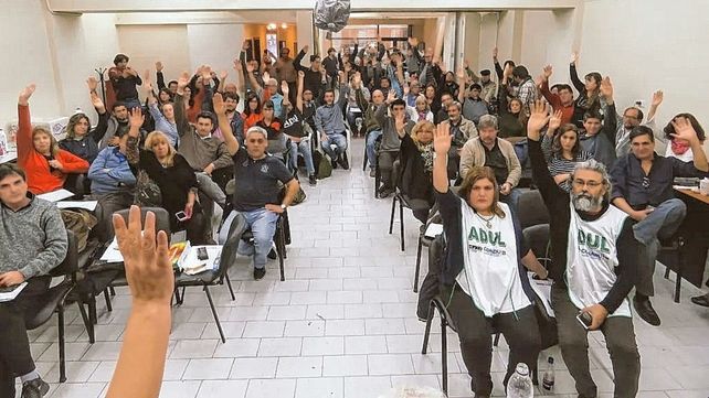 Docentes universitarios advierten que el inicio del ciclo lectivo 2026 está en riesgo por el conflicto salarial