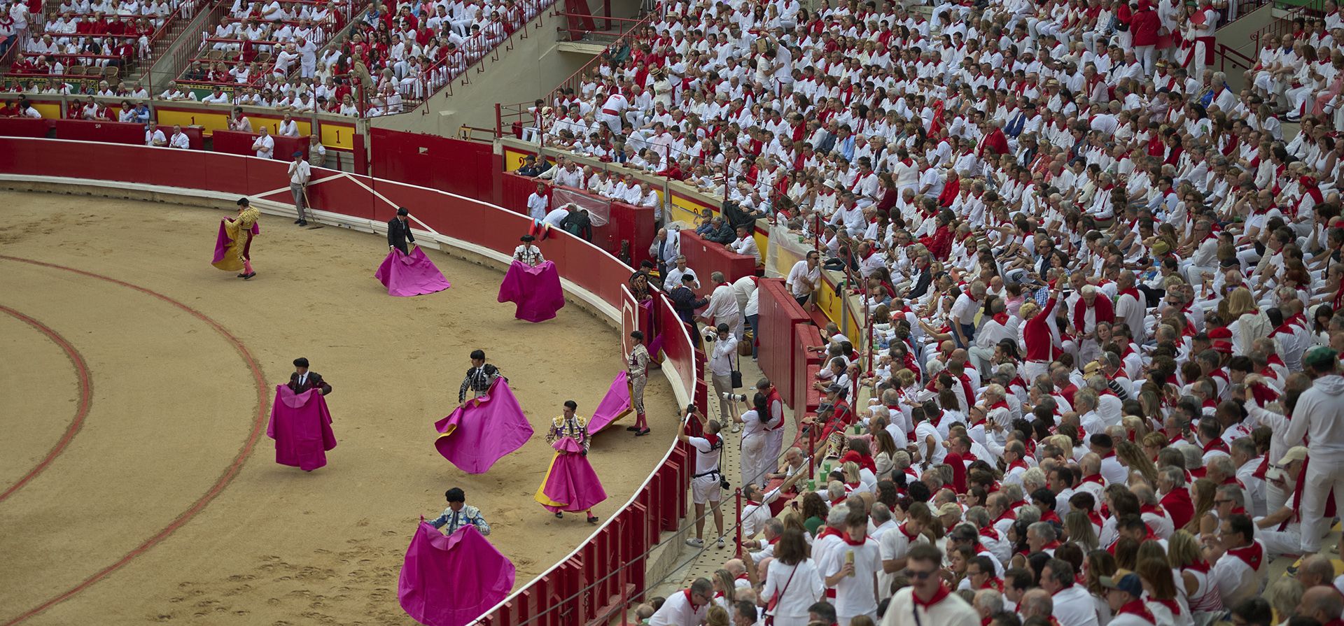 Los toreros se preparan para actuar durante una corrida de toros en las fiestas de San Fermín en Pamplona, norte de España, el lunes 7 de julio de 2025. (Foto AP/Miguel Oses) Los toreros se preparan para actuar durante una corrida de toros en las fiestas de San Fermín en Pamplona, norte de España, el lunes 7 de julio de 2025. (Foto AP/Miguel Oses)