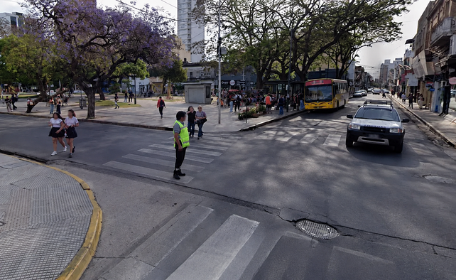 Una inspectora de tránsito fue agredida a golpes de puño durante un operativo en pleno centro santafesino