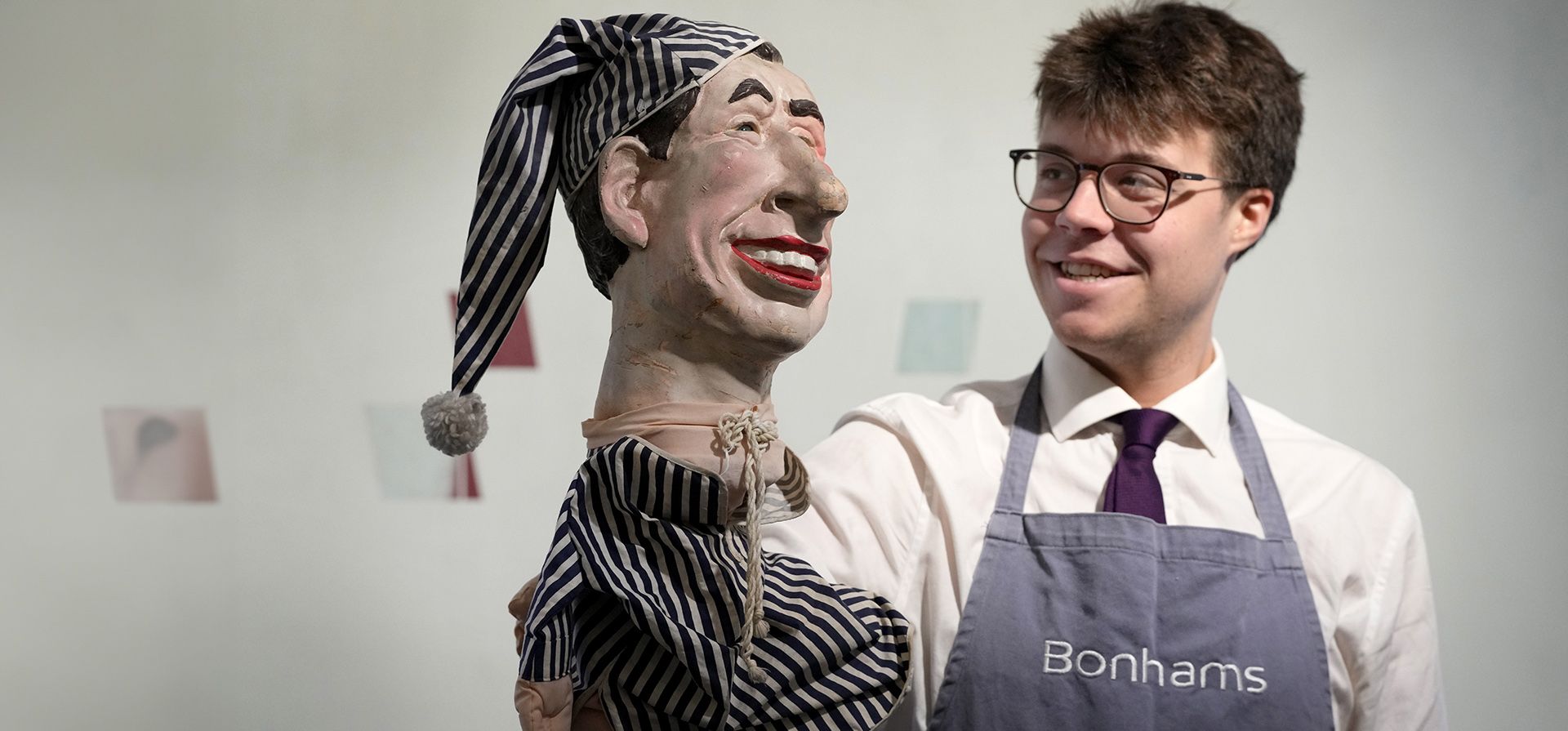 Una marioneta de mano del rey Carlos en ropa de dormir, alrededor de la década de 1980 y valorada en £ 800 a £ 1,200, en una vista previa de la venta de rock, pop y películas en Bonhams en Londres. La subasta tendrá lugar el miércoles en Knightsbridge, Londres, Reino Unido.  Fotografía: AP