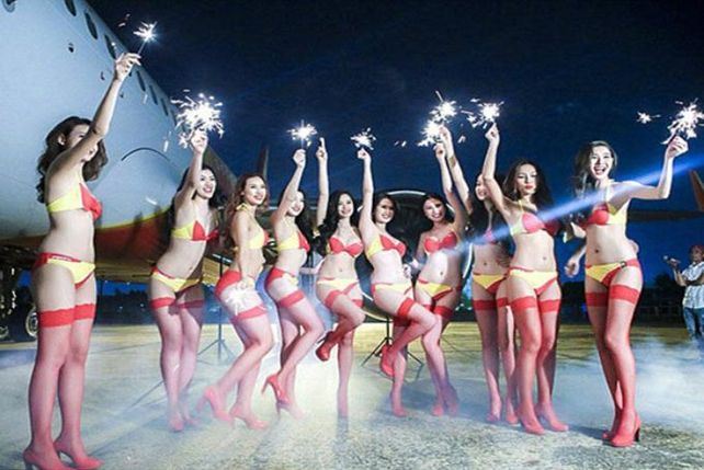 Las azafatas en lencería causan gran revuelo en Vietnam