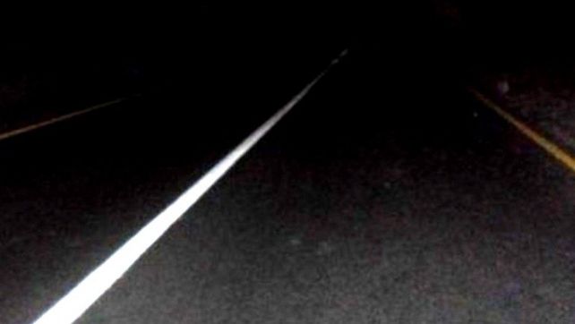 Atacan y roban a automovilistas en la autopista colocando miguelitos y adoquines