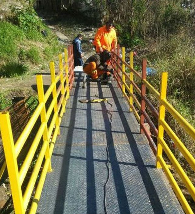 Cruce. La estructura comunica dos populosos barrios.&nbsp;