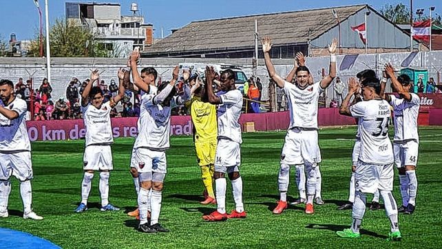 Los 11 de Colón para intentar quebrar a Boca en Santa Fe