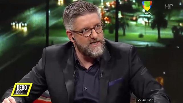 Con un living descontracturado, Novaresio debutó anoche con el programa Debo decir