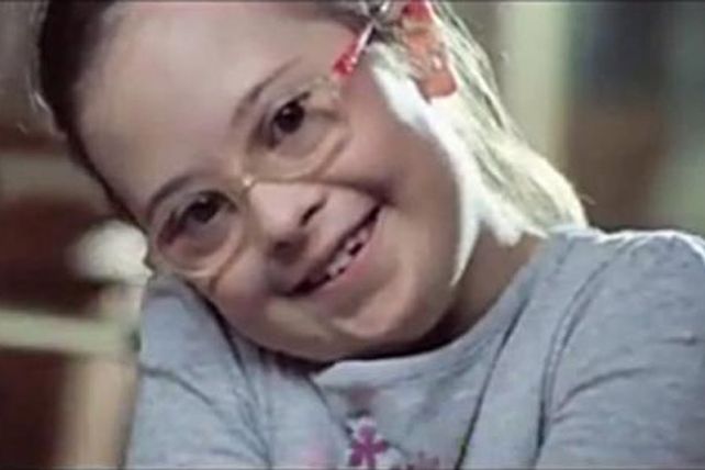 Niños con síndrome de down explican a futura madre cómo será su bebé
