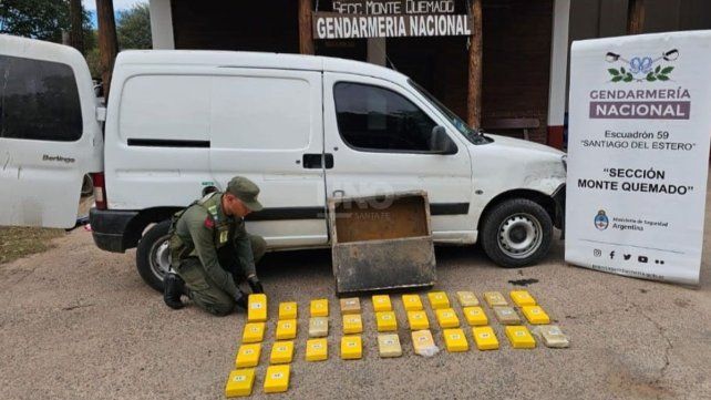 La droga estaba en un vehículo Citroën Berlingo Furgón con cuatro ocupantes mayores de edad La droga estaba en un vehículo Citroën Berlingo Furgón con cuatro ocupantes mayores de edad