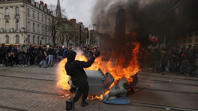 Disturbios en la masiva huelga en Francia contra la reforma jubilatoria