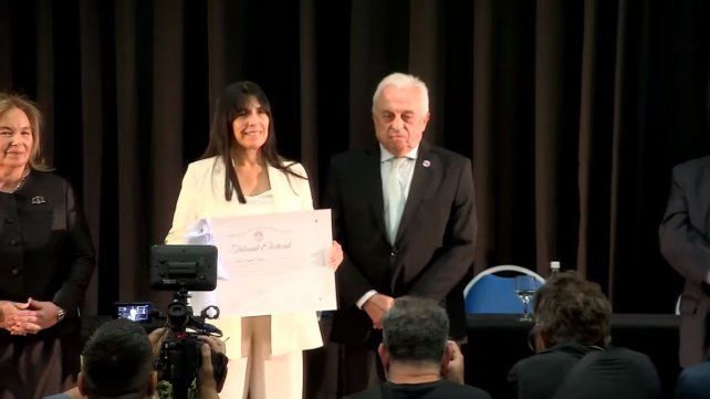 Rogelio Frigerio recibió el diploma de gobernador