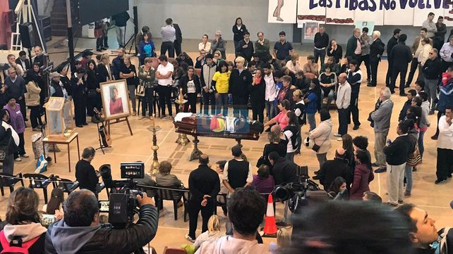Una multitud despide los restos de Micaela García