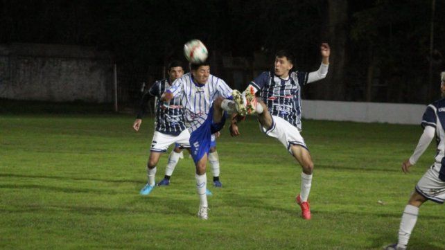 Universitario llegó a los 21 puntos en el campeonato de la Liga Paranaense.