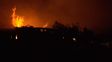 Un incendio forestal obligó a evacuar a unas 12 mil personas en una villa turística
