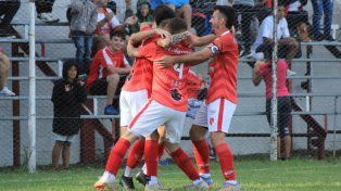 Sarmiento de Crespo sumó sus primeros puntos en el campeonato y complicó a Don Bosco.