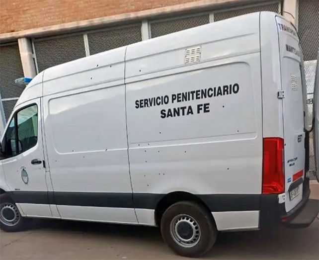 El móvil del Servicio Penitenciario atacado el domingo. Además de Popito Zalzar fue herido el ayudante de cuarta Marcelo Alejandro M.