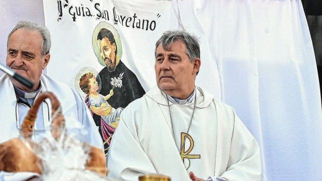 El arzobispo Raúl Martín dio un mensaje emotivo en la parroquia San Cayetano.