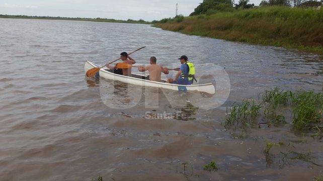 Un muchacho se tiró a las aguas del río Salado y fue rescatado por la policía
