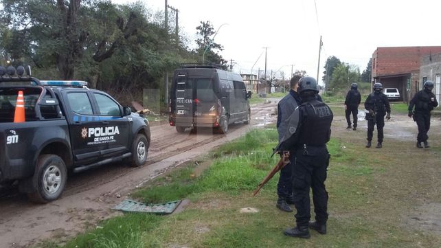 Tres hombres violentos detenidos durante allanamientos en Santa Rosa de Lima