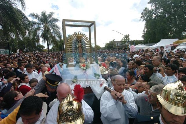 Para pedir o agradecer, miles de fieles llegaron a Guadalupe