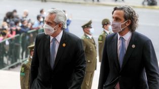 El canciller Santiago Cafiero junto al presidente Alberto Fernández, en la visita al país vecino para la asunción de Gabriel Boric.