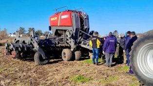 Indecar inicia una serie de demostraciones a campo con sus sembradoras y fertilizadoras