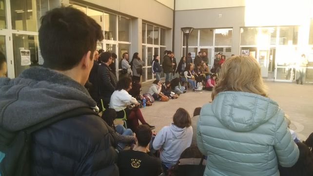 Docentes universitarios no inician el cuatrimestre y definen plan de lucha