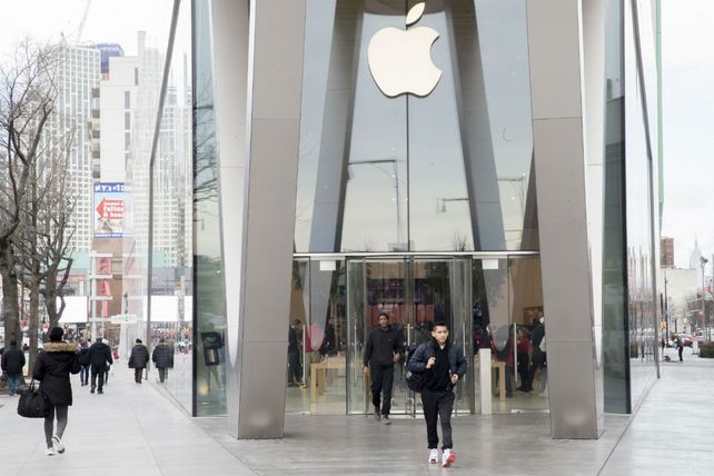 Al banquillo. Un Apple store en Nueva York. Los federales van en serio