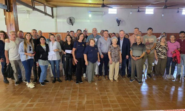 El senador Michlig y el diputado González entregaron aportes PFI a numerosas institucionales de San Cristóbal&nbsp;